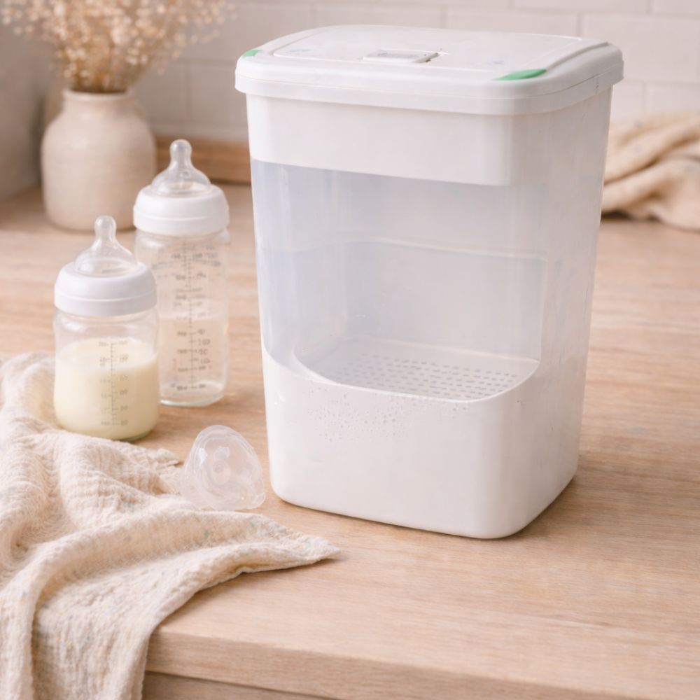 Cold water steriliser for cleaning baby bottles, teats and feeding equipment.